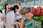 Curso de Enfermagem realiza ação comunitária sobre Plantas Medicinais e Higienização Correta de Alimentos